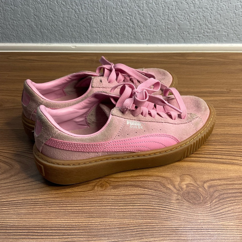 Puma Suede Platform Trace Pink Gum Sole Women’s Size Sneakers size 37 or 7